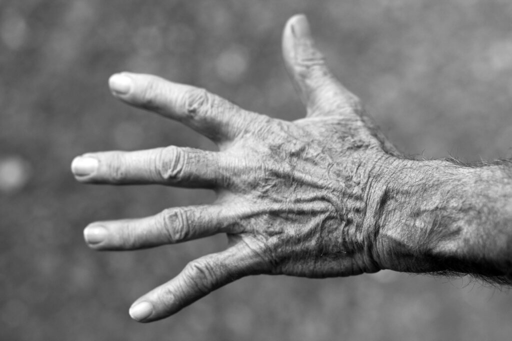 陰部がヒリヒリする時は皮膚科と婦人科どっちに行くべき？
